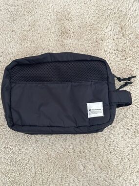 Lululemon Patch Logo Travel Kit Bag / Cosmetic Toiletry Bag in Black GUC